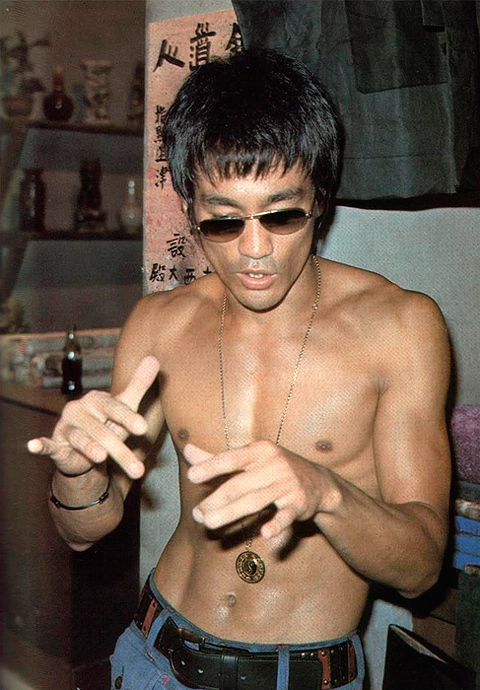 Originál fotografia Bruce Lee v kung-fu póze (bez trička)