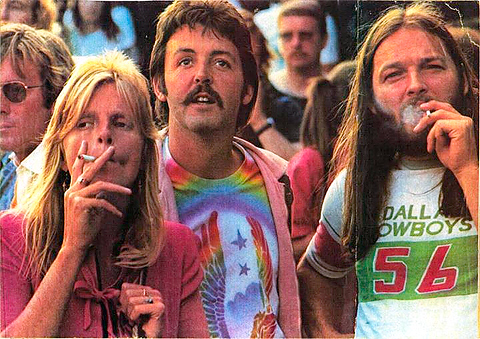 1976: Hipisáci Linda a Paul Mac Cartney a David Gilmour (Pink Floyd)